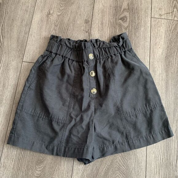 Zara woman’s used shorts in good condition - Picture 1 of 4